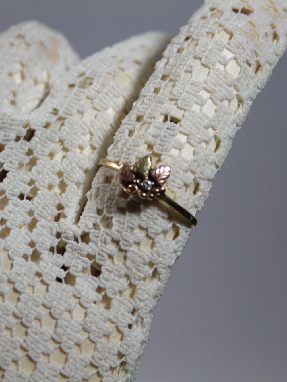 Vintage Black Hills Gold Ring size 7 with Dimond - Picture 4 of 4